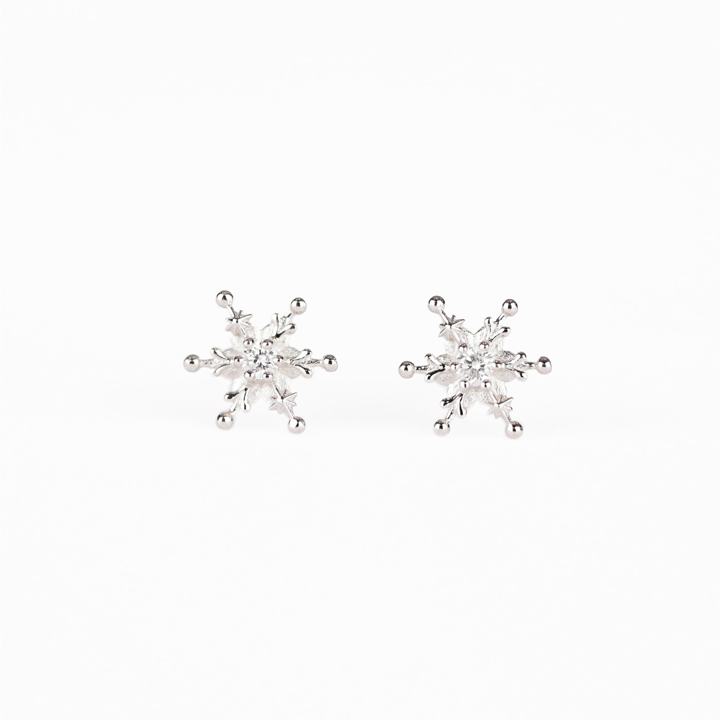 snowflake in winter earring 01