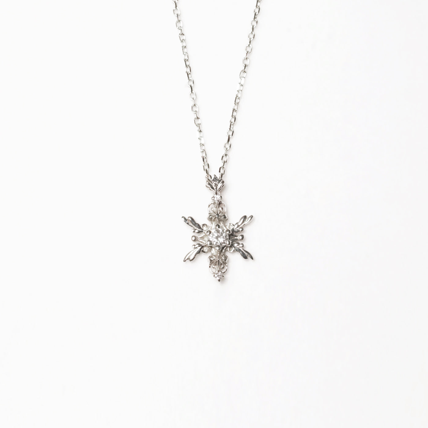 snowflake in winter necklace 01